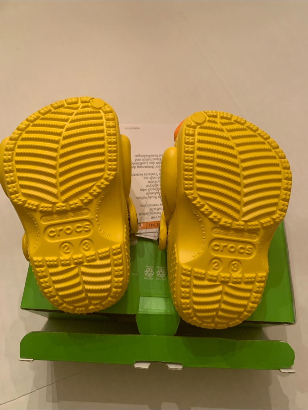New in Box CROCS Kids Yellow Duck Water Clogs with Orange Beak size 2 size 3 - Picture 3 of 3